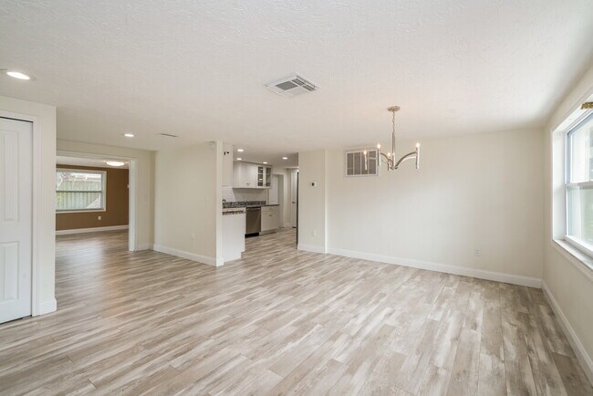 Foto del edificio - 4045 Grayton Dr