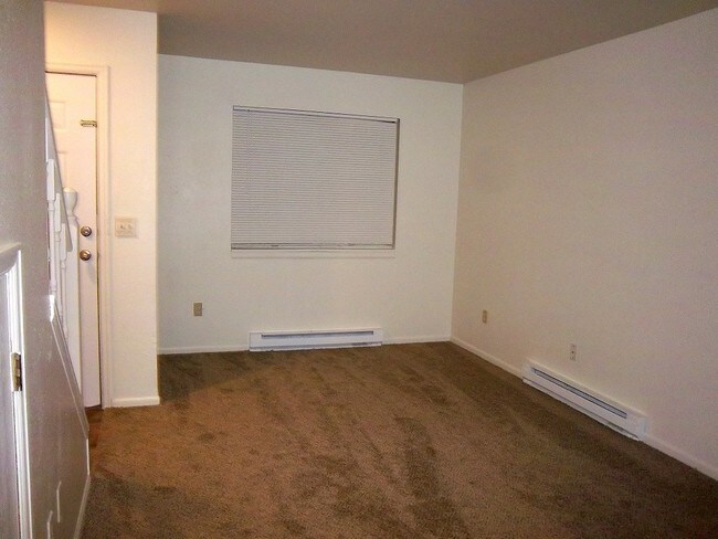 Foto del edificio - 4891 Basswood Dr