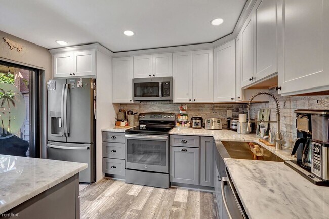 Foto del edificio - 3 br, 3 bath Townhome - 2242 NW 39th Ave