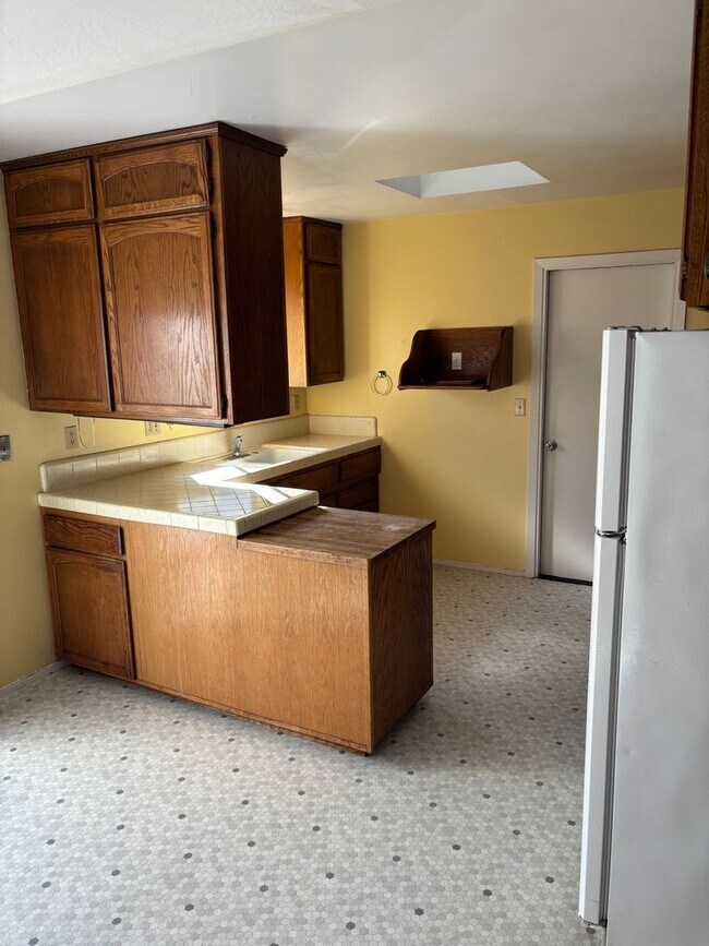 Building Photo - 4 bedroom 2 bath upper west side