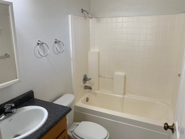 Foto del edificio - 2590 E 20th St
