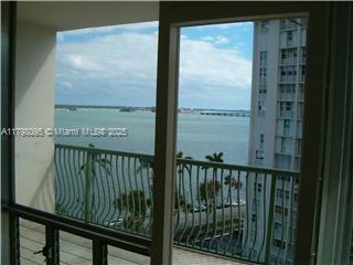Foto del edificio - 1408 Brickell Bay Dr