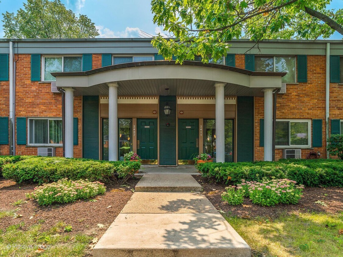 Foto principal - 2407 S Goebbert Rd