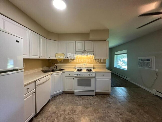 Foto del edificio - 660 N Hobart Rd