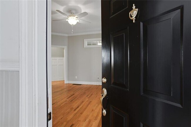 Foto del edificio - 878 Briarcliff Rd NE