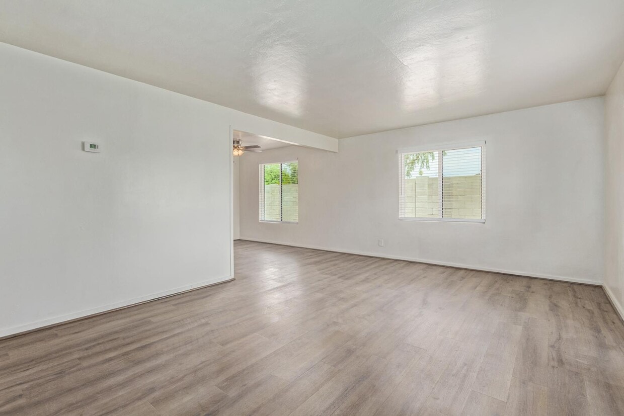 Photo - 4546 N 10th St - House