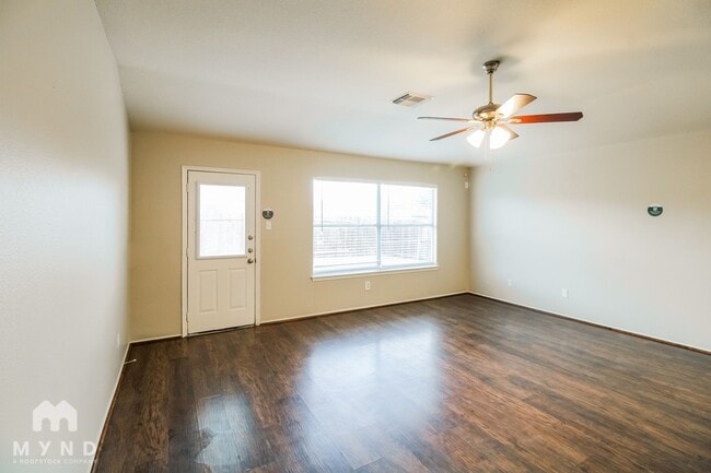 Foto del edificio - 8202 Wainwright Way