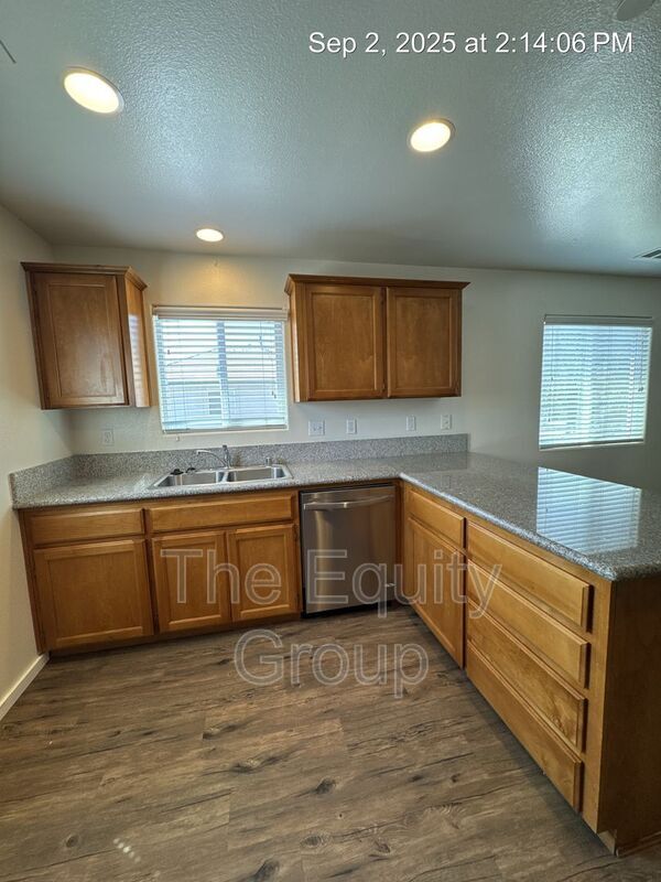 Foto del edificio - 2238 W Lark Ave