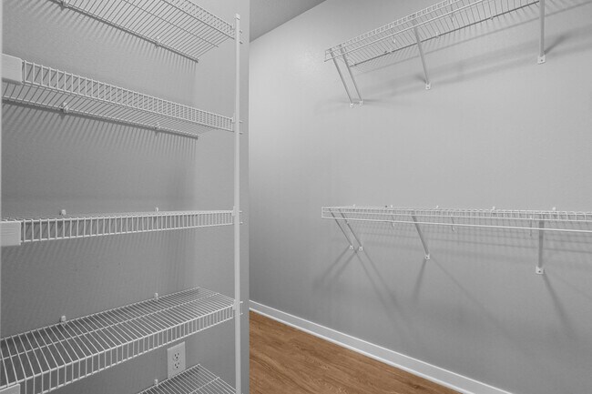 Building Photo - Center Stage