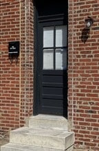Building Photo - 643 S Potomac St