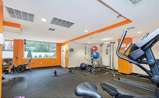 Building Photo - 110 4th Ave