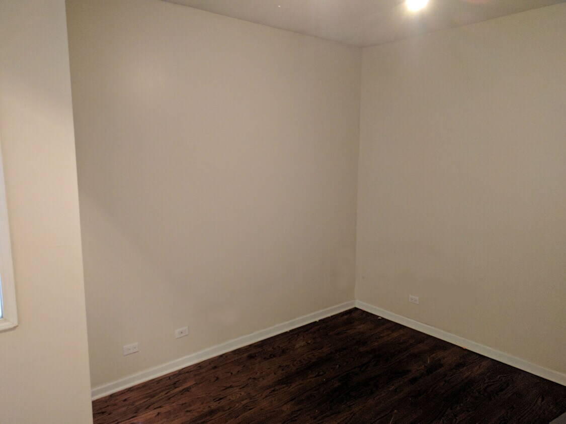 Guest Bedroom - 3565 S King Dr