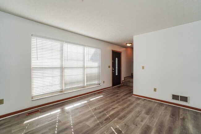 Foto del edificio - 3276 Summer Glen Dr