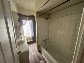 Building Photo - 136 Pottsville St