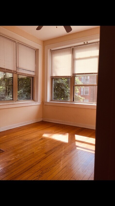 Foto del edificio - 6745 S Clyde Ave