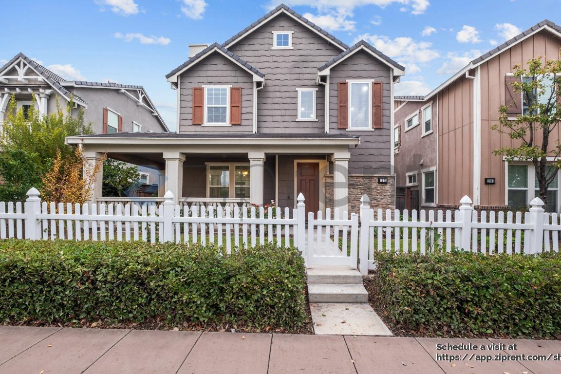 Foto principal - 1271 S Central Pkwy