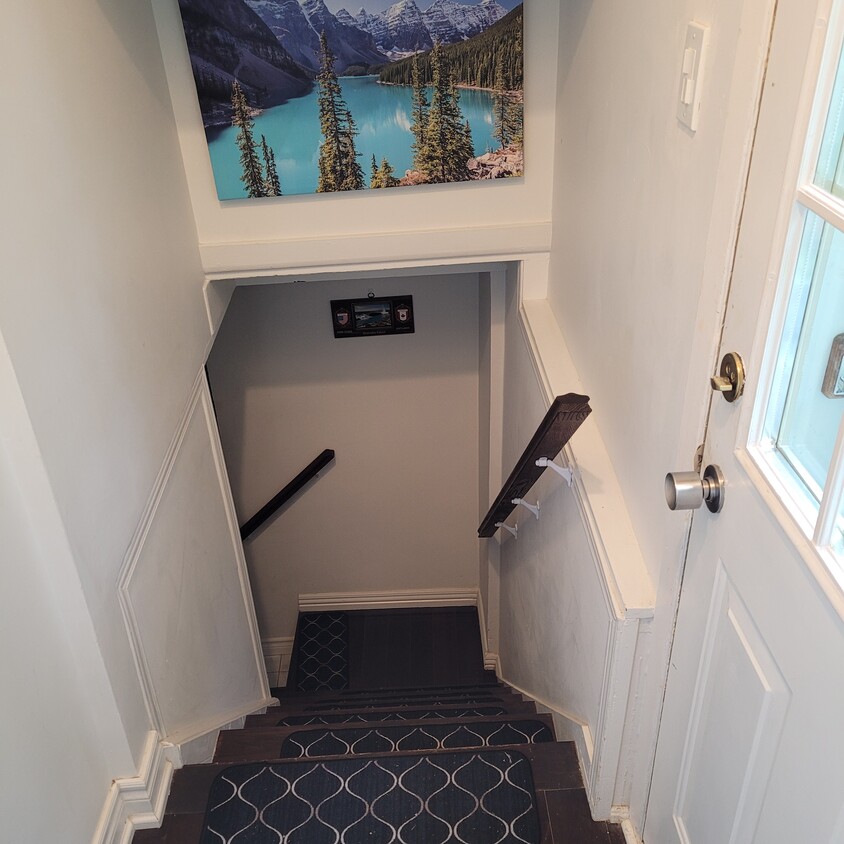 Stairs - 29 Cartier Cres
