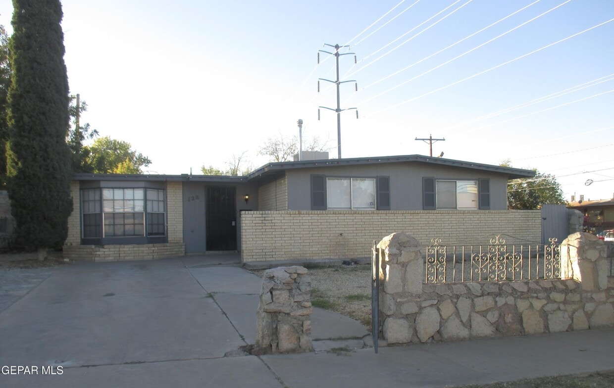 Primary Photo - 128 Graphite Dr