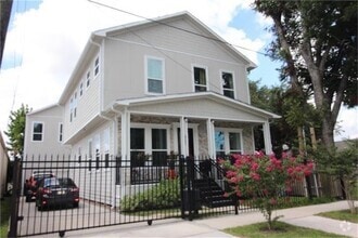 Building Photo - 811 Kern St