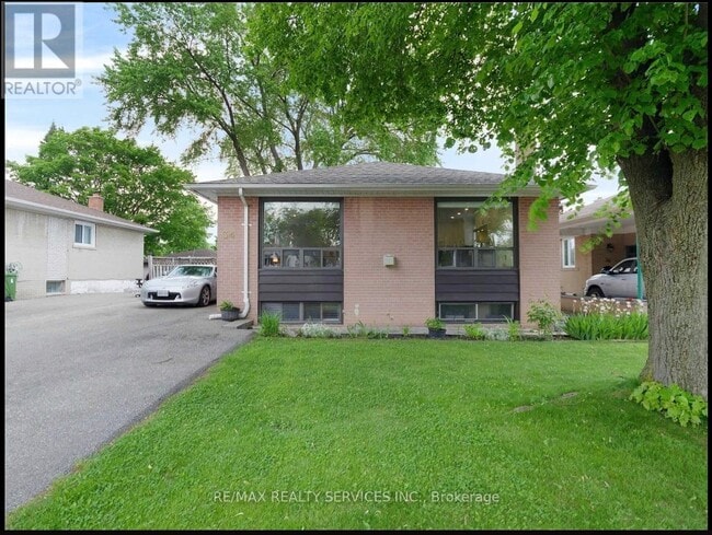Building Photo - 34 Bridgenorth Crescent