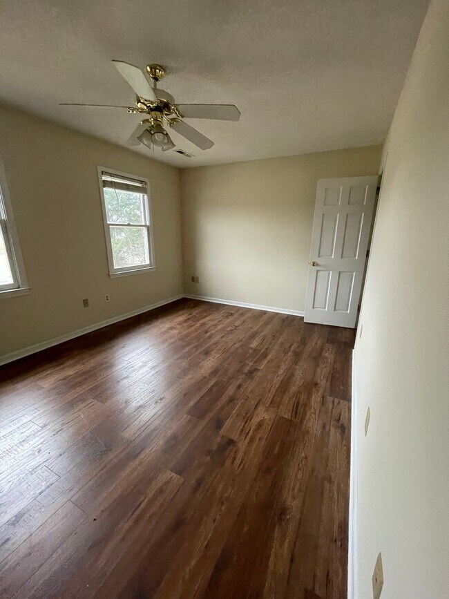 Foto del edificio - Lovely 2 bedroom 1.5 Bath Townhome Located...