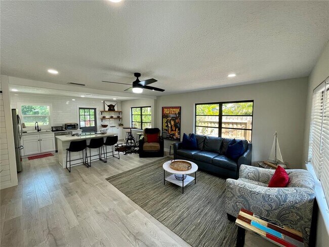 Foto del edificio - 411 17th Ave W