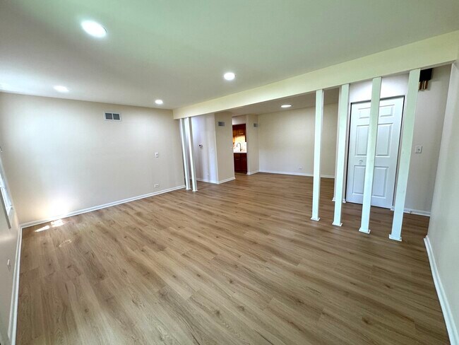 Foto del edificio - 550 Shorely Dr