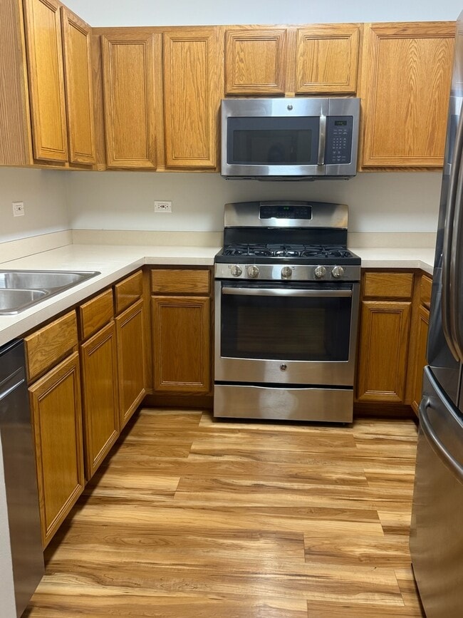 Building Photo - 3317 Stratford Ct