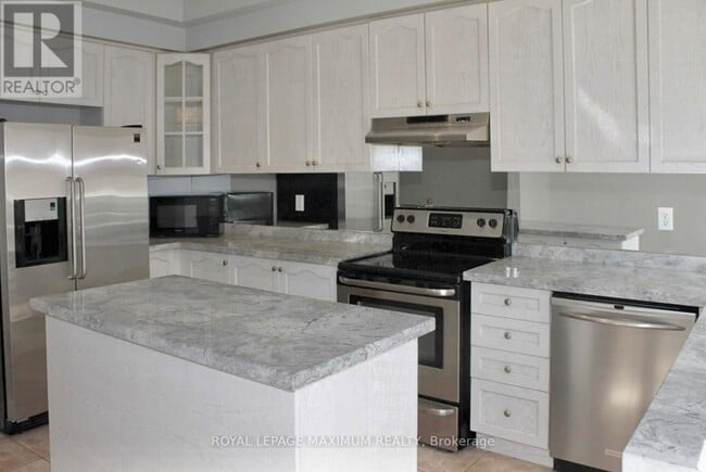 Building Photo - 117 Harbourview Crescent