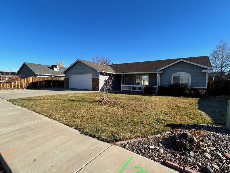 Primary Photo - 420 Comstock Dr