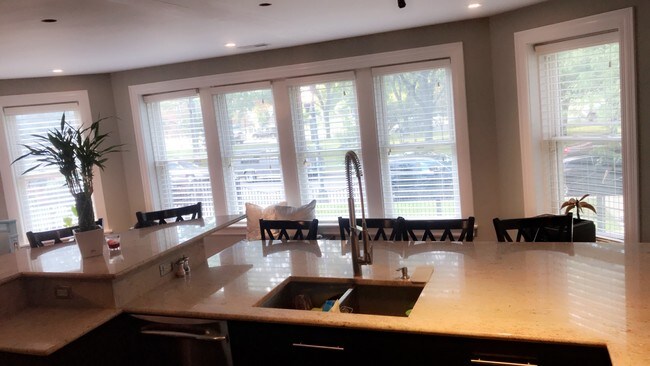 Building Photo - 4445 W Wrightwood Ave