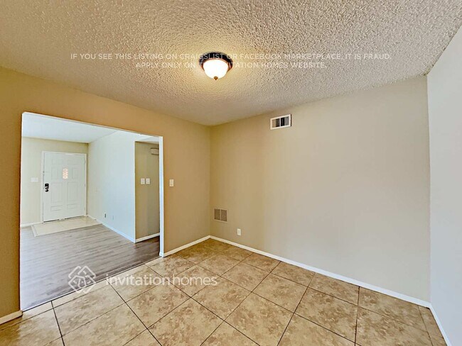 Building Photo - 2609 W Charter Oak Rd