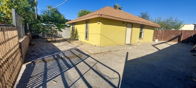 Foto del edificio - 207 Arco Iris Road