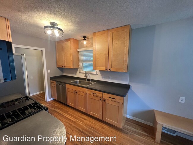 Building Photo - 4 br, 2 bath House - 2228 Apache St