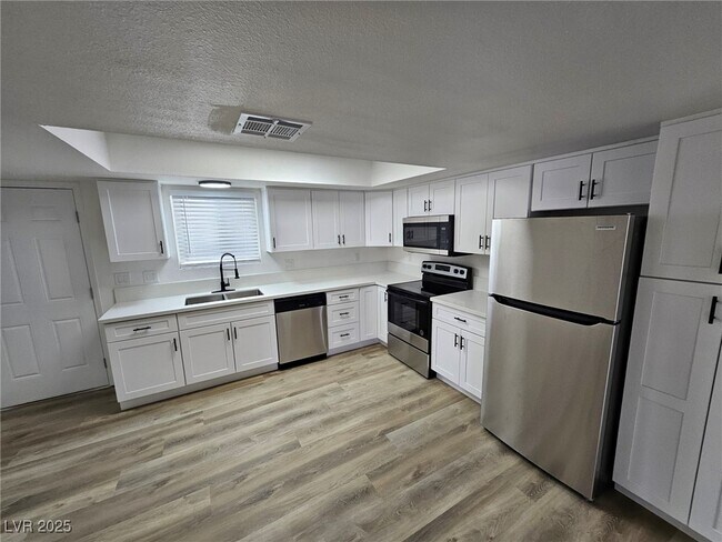 Foto del edificio - 1083 E Calvada Blvd