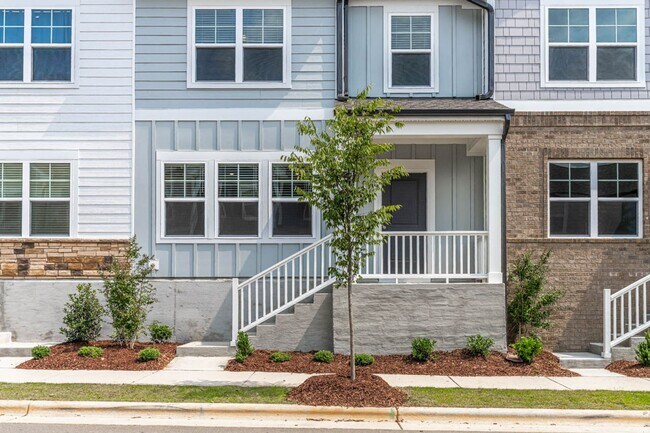 Building Photo - Cozy Townhome with 2 car garage!