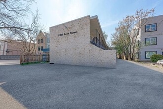 Building Photo - 2302 Leon St
