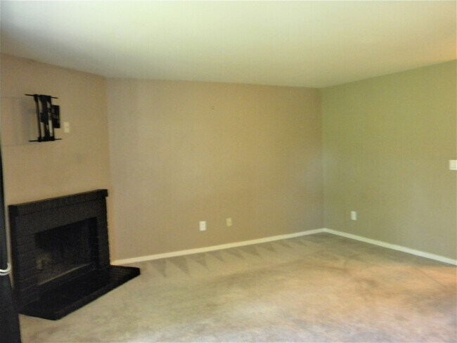 Building Photo - 12404 E Gibson Rd