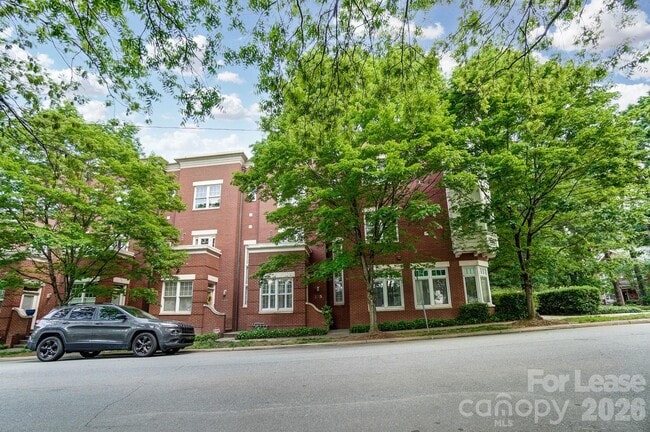 Building Photo - 400 Clarice Ave
