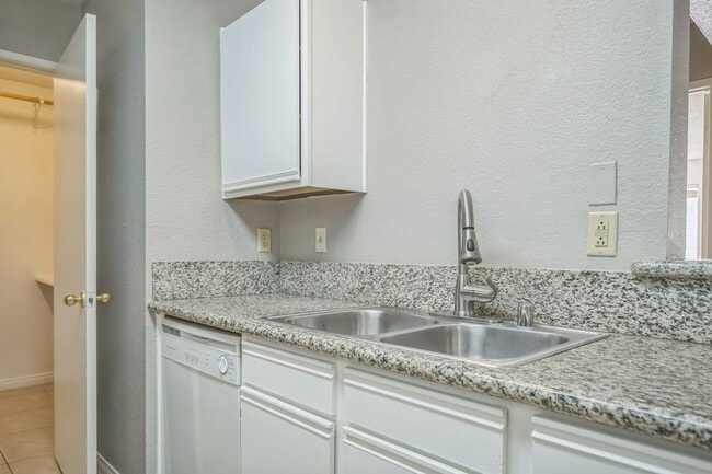 Building Photo - 2200 S Fort Apache Rd