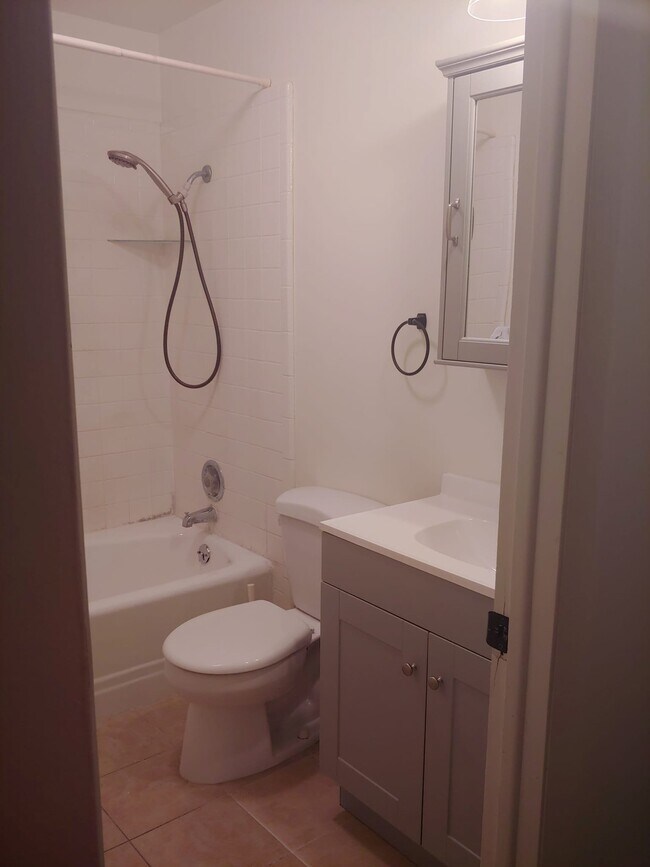 Building Photo - 351 W 200 S