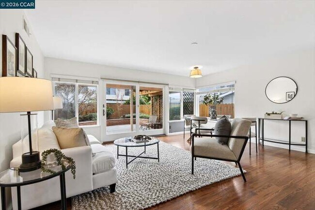 Foto del edificio - 3409 Loreto Dr