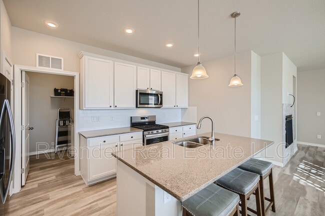 Building Photo - 5805 Wild Rye Dr