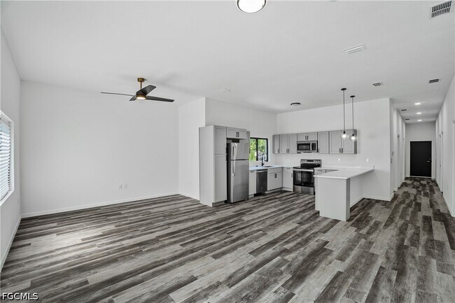 Foto del edificio - 603 Hawthorne Ave S