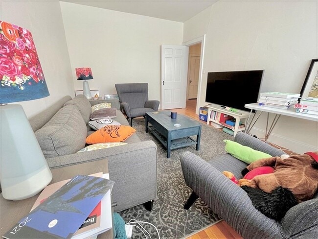 Building Photo - 76 Martin St