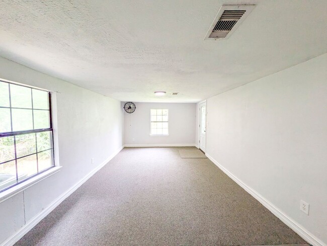 Building Photo - 1125 N Tannahill St