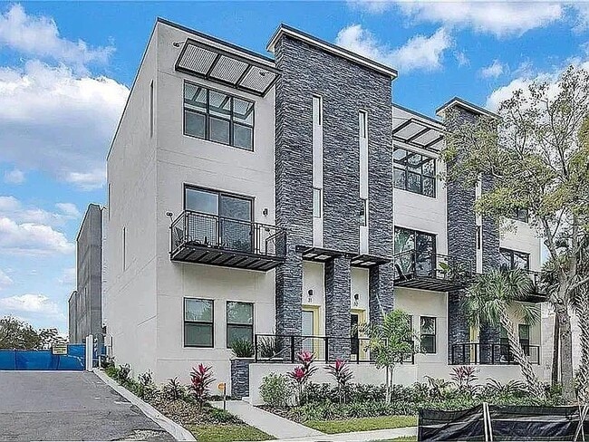 Building Photo - 4810 W McElroy Ave