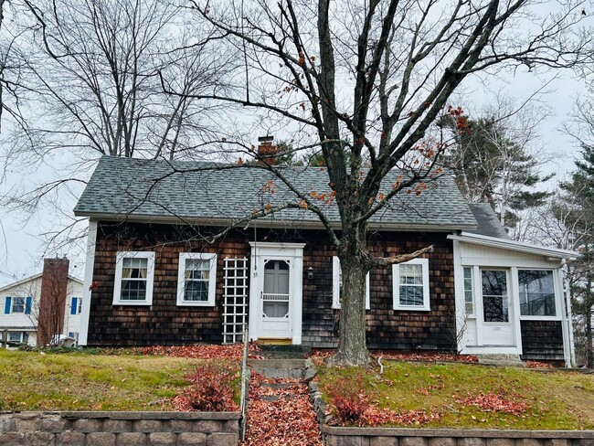 Foto del edificio - Single Family Cape AVAILABLE in Rochester,...