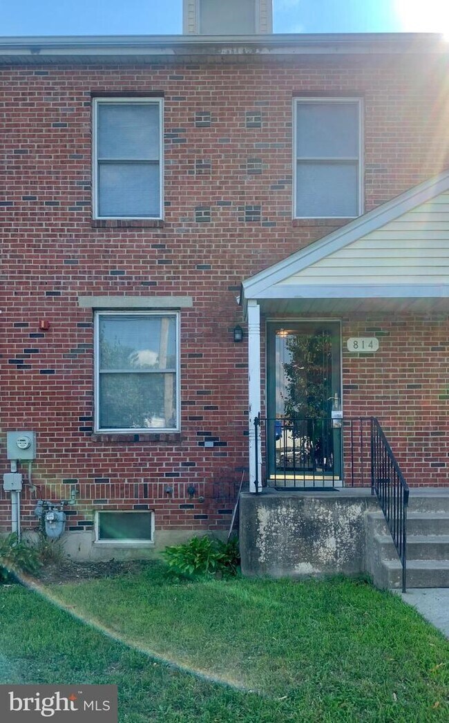 Front Door - 814 Tilghman St