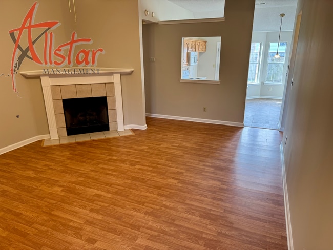 Building Photo - 8289 Clubview Dr